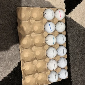 Srixon, bridgestone a/b klass mix - Perfekt för dig som vill komma igång med golf! Här får du ett gäng begagnade golfbollar av märkena Bridgestone och Srixon, inklusive Z-Star XV. Passar både nybörjare och erfarna spelare. Spara pengar och spela mer!