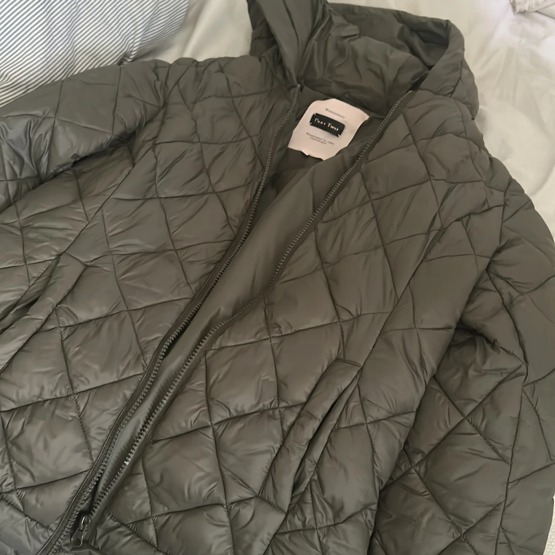 Quiltad grå jacka från Part Two