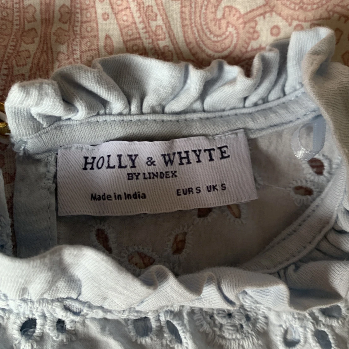 Ljusblå blus med volang från Lindex - 1