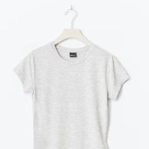 Ljusgrå basic t-shirt från Gina Tricot - Enkel och stilren ljusgrå t-shirt från Gina Tricot. Aldrig använd då den var för liten när jag köpte den. Pris kan diskuteras!💞
