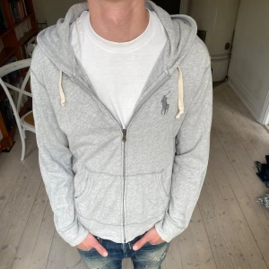Vintage Ralph Lauren hoodie - Sjukt snygg vintage Ralph Lauren hoodie i fint skick 🙌 skriv vid fråga 👍 