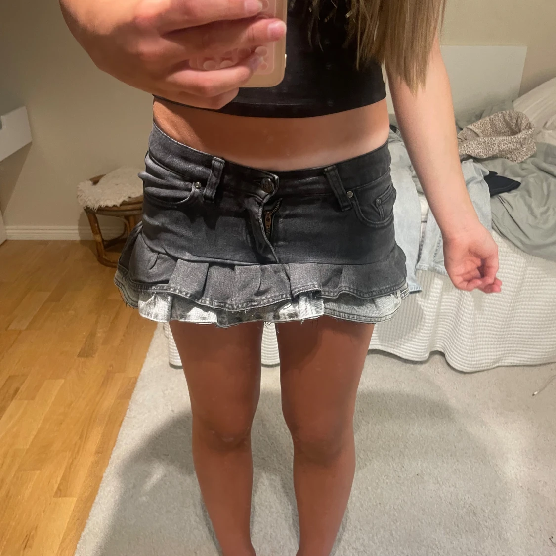 Grå volang jeanskjol från Zoul