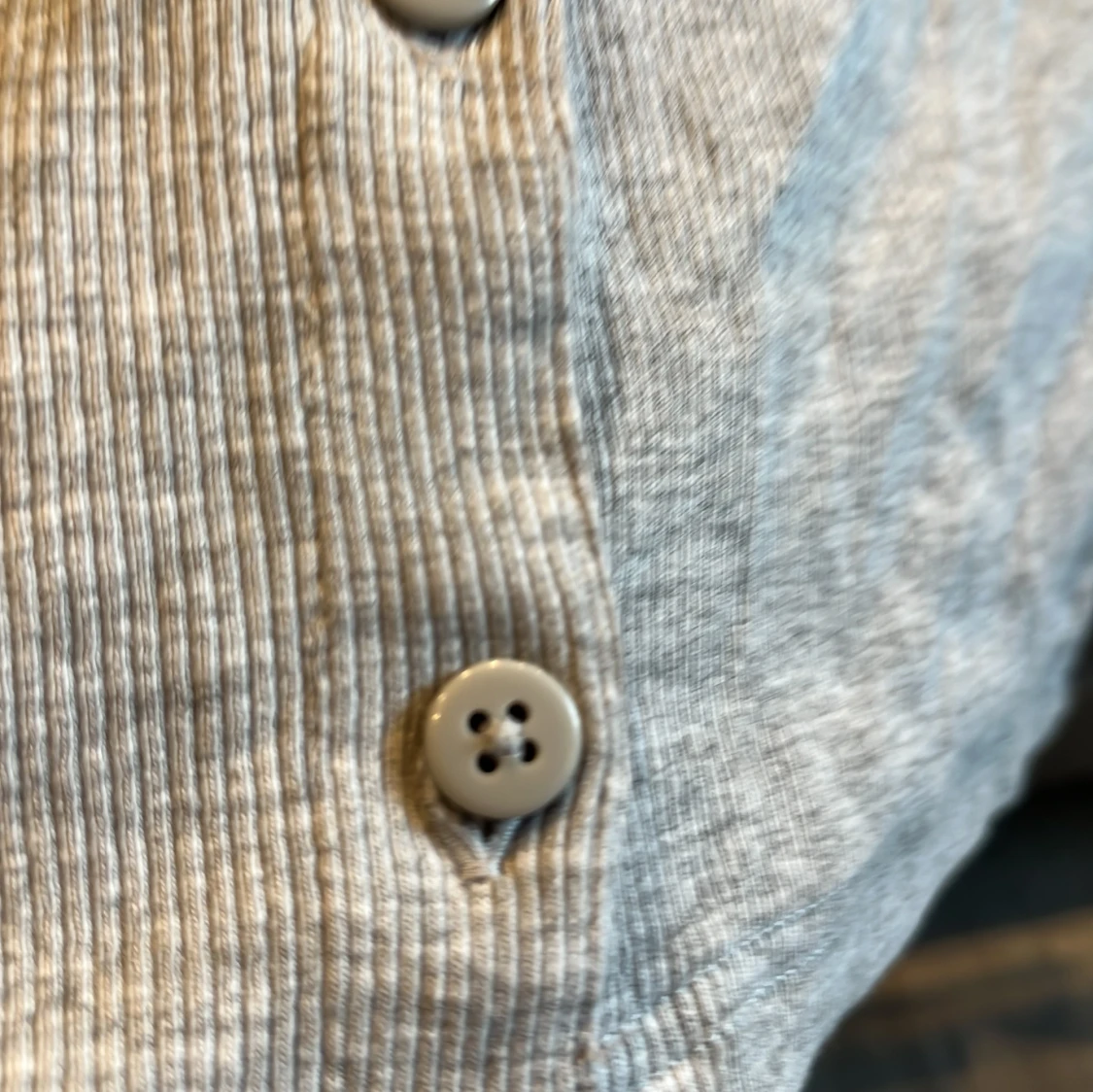 Ljusgrå ribbad kofta från 157 - 3