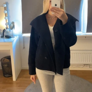 Gina tricot  - Säljer då den ej kommer till användning längre. Finns lite nopper på den men absolut inget man tänker på. Storlek 158/164 och passar de som har Xs-S 