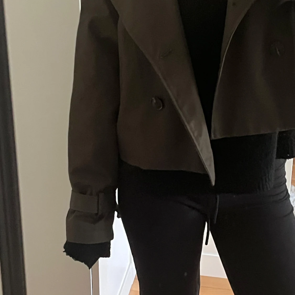 Kort mörkgrön trenchcoat från H&M