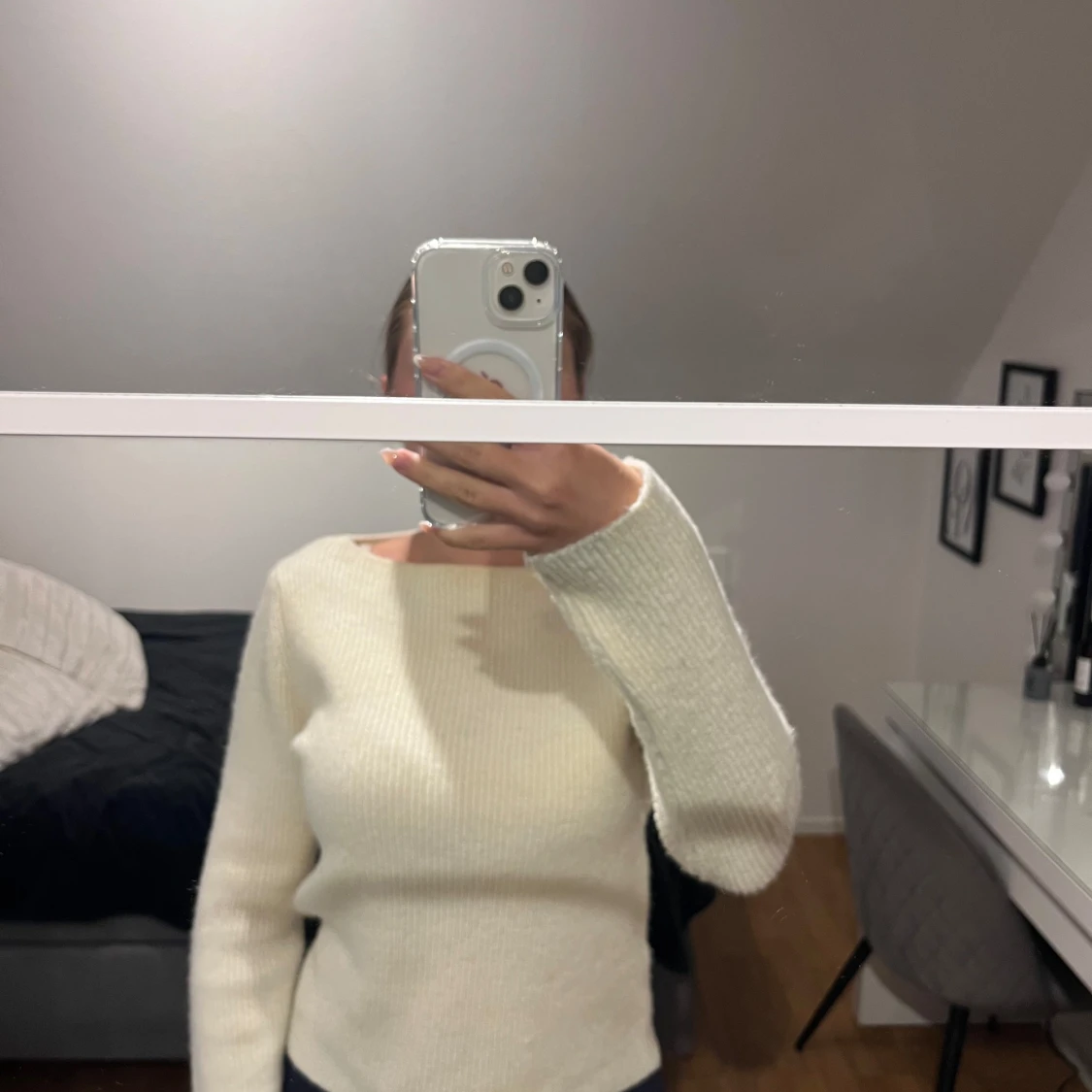 Vit stickad tröja i S från MNG