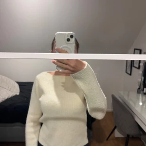 Vit stickad tröja i S från MNG - Pris går att diskutera😁!