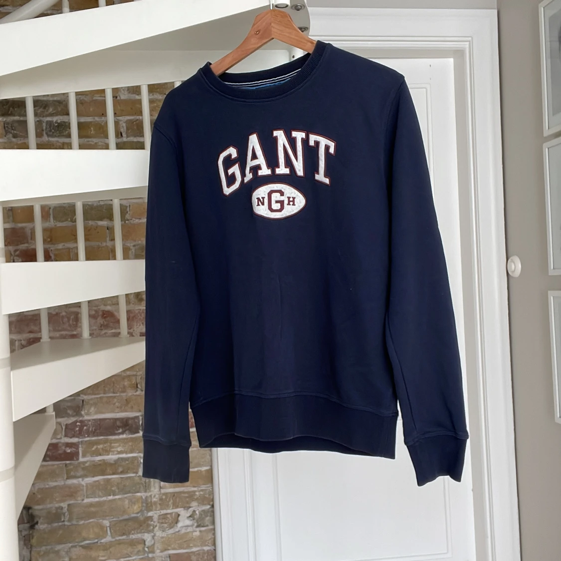 Mörkblå sweatshirt från GANT
