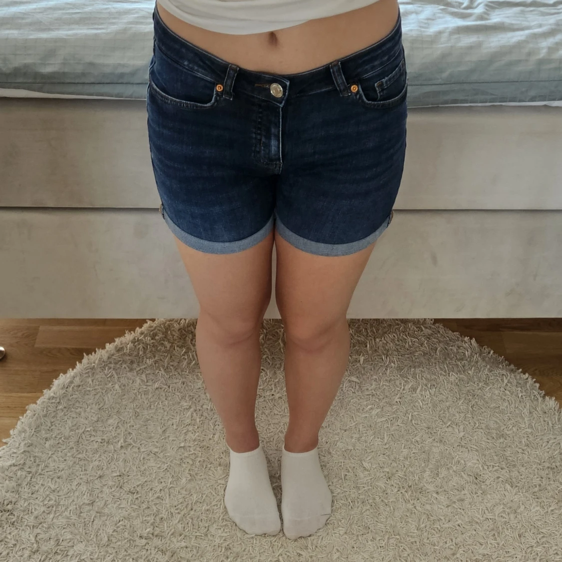 Mörkblå jeansshorts från Amisu - 3