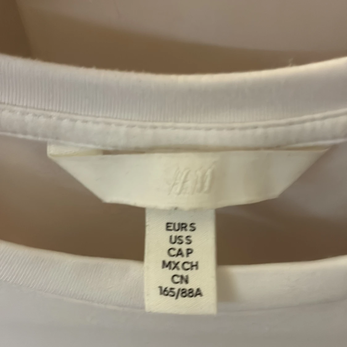 Vit basic t-shirt från H&M - 1