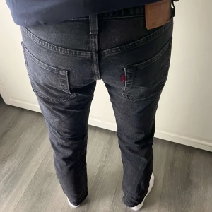 Levis jeans 501 - Levis jeans i modellen 501 herr, strl W32L32! Lite urtvättade men ändå bra skick.