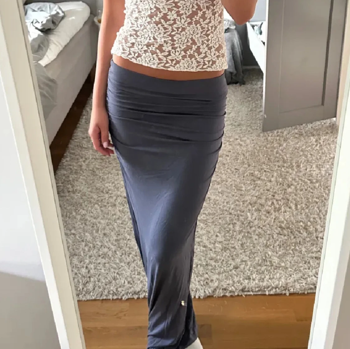 Grå långkjol med låg midja - 1