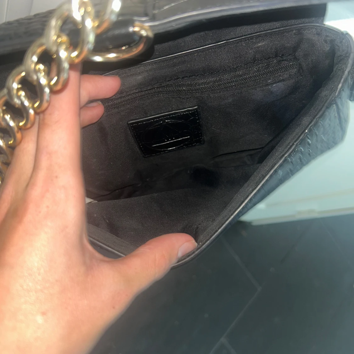 Svart axelväska med kedja från Missguided - 3