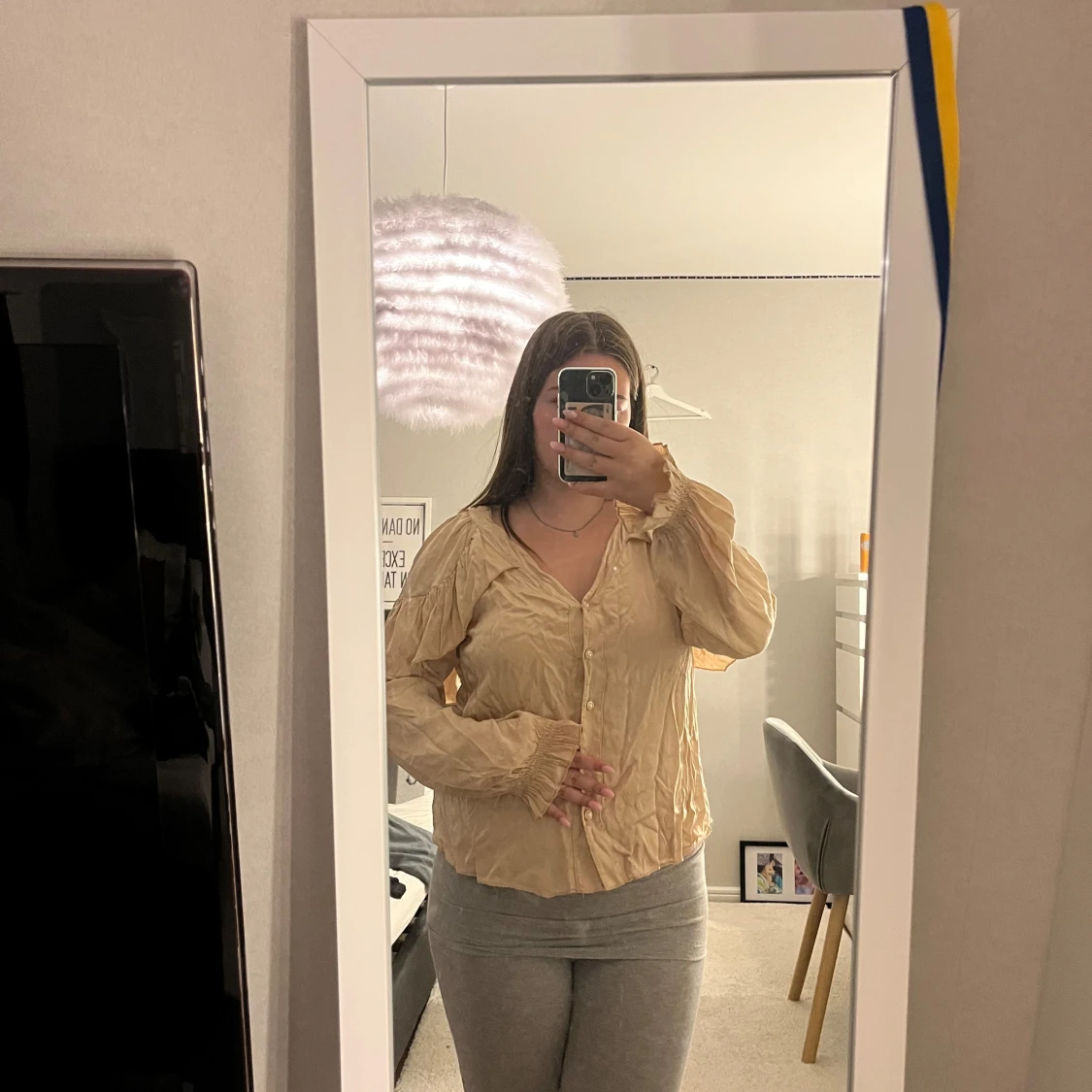 Beige volangskjorta från Maja Roos