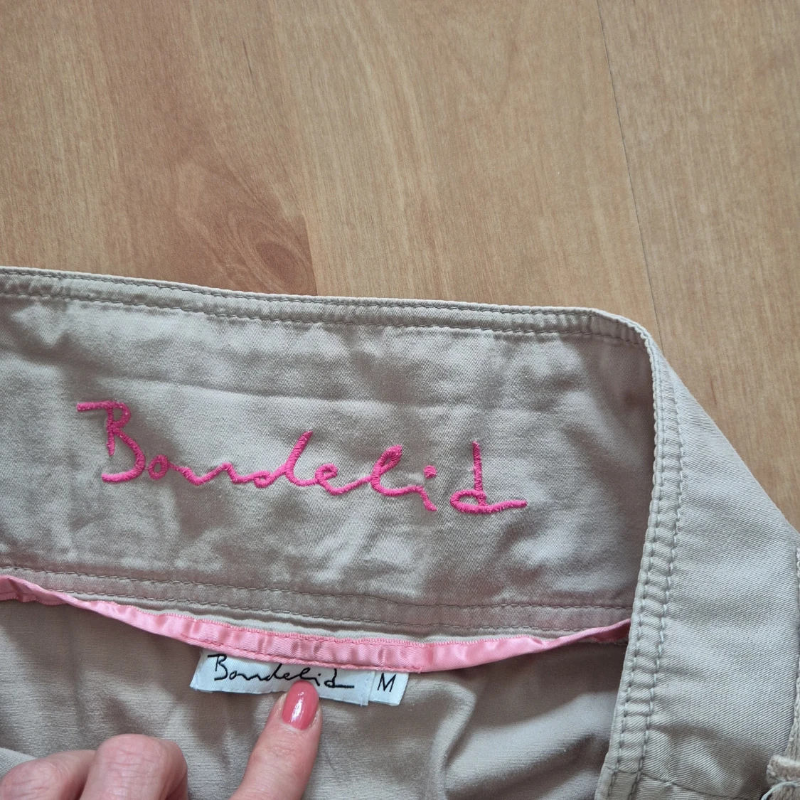 Beige kortkjol från Bondelid - 2