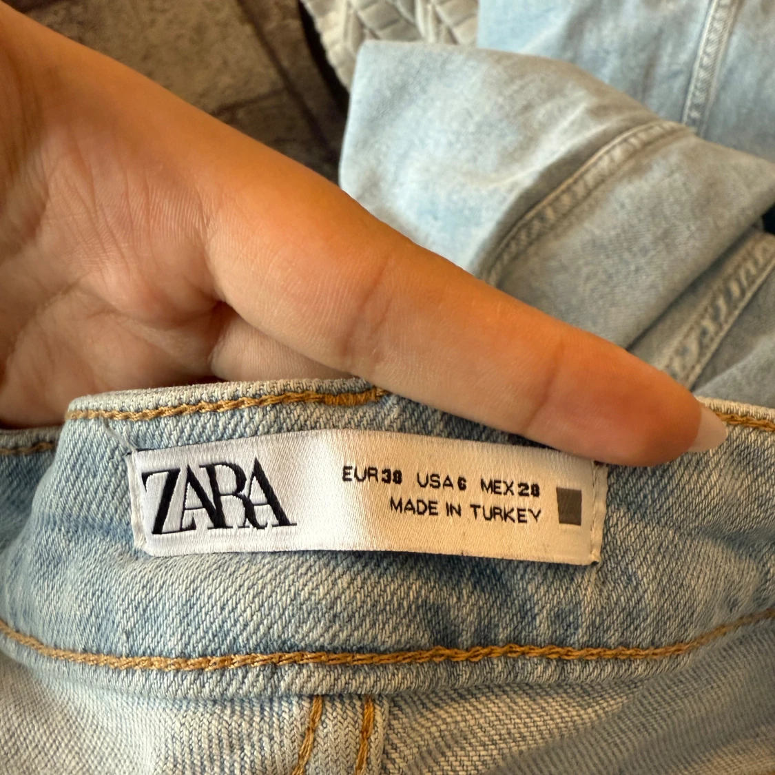 Ljusblå bootcut jeans från Zara - 1