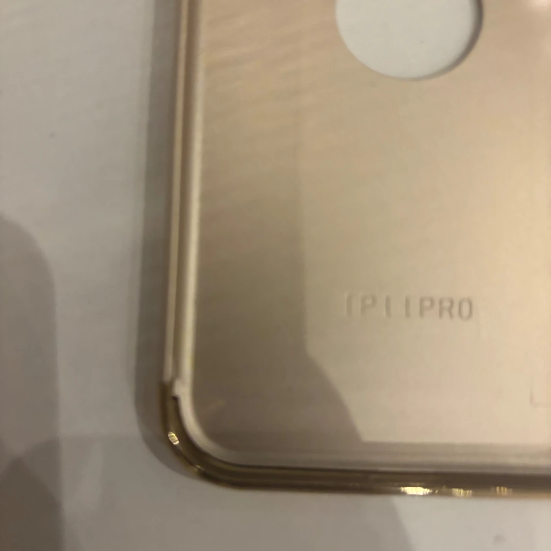 Guldig mobilskal till iPhone 11 Pro - 2