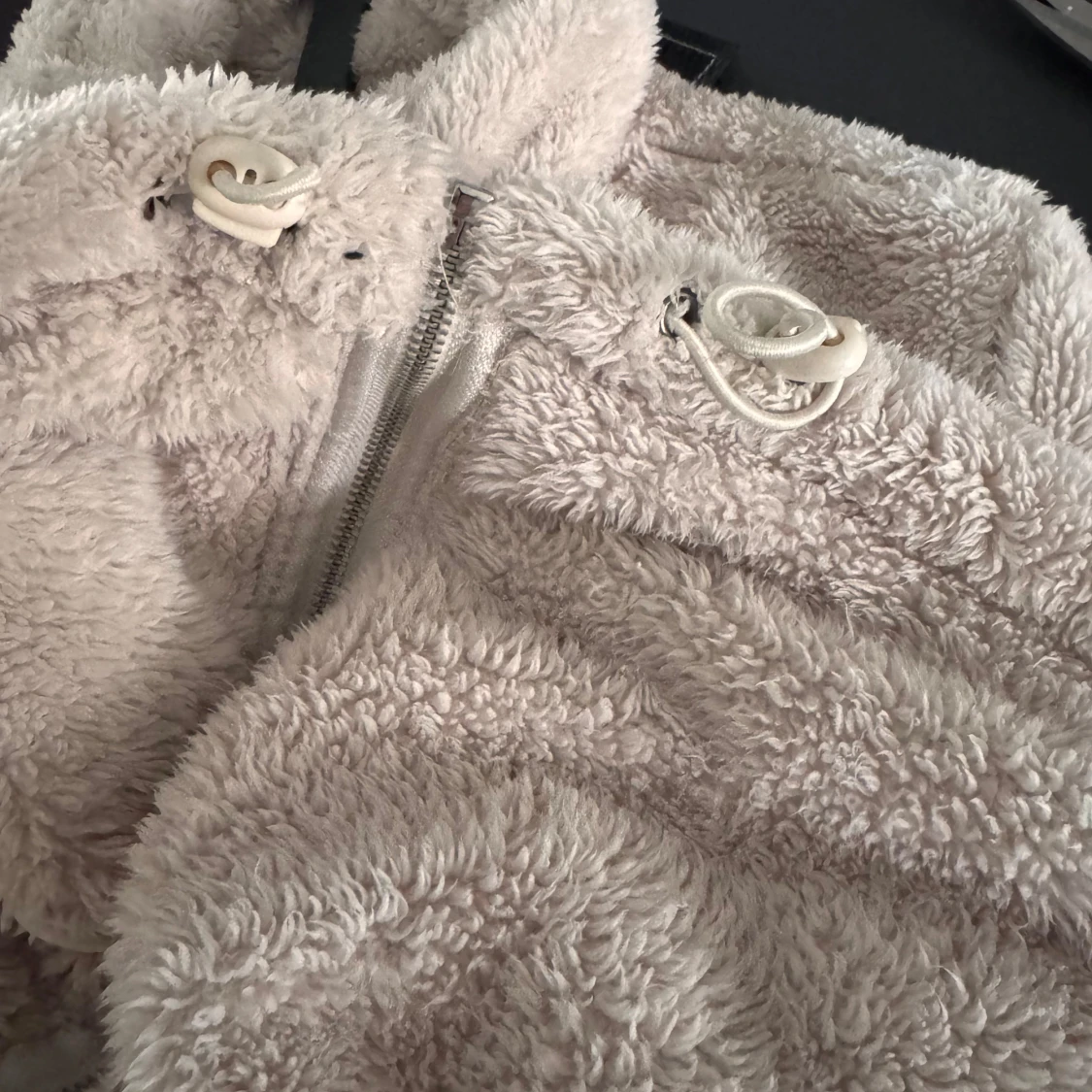 Beige teddyjacka från Bubbleroom - 2