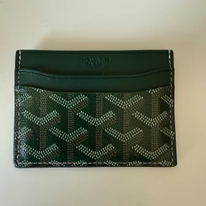 Go4ard plånbok - Får plats med ca 8 kort. Använd sparsamt 