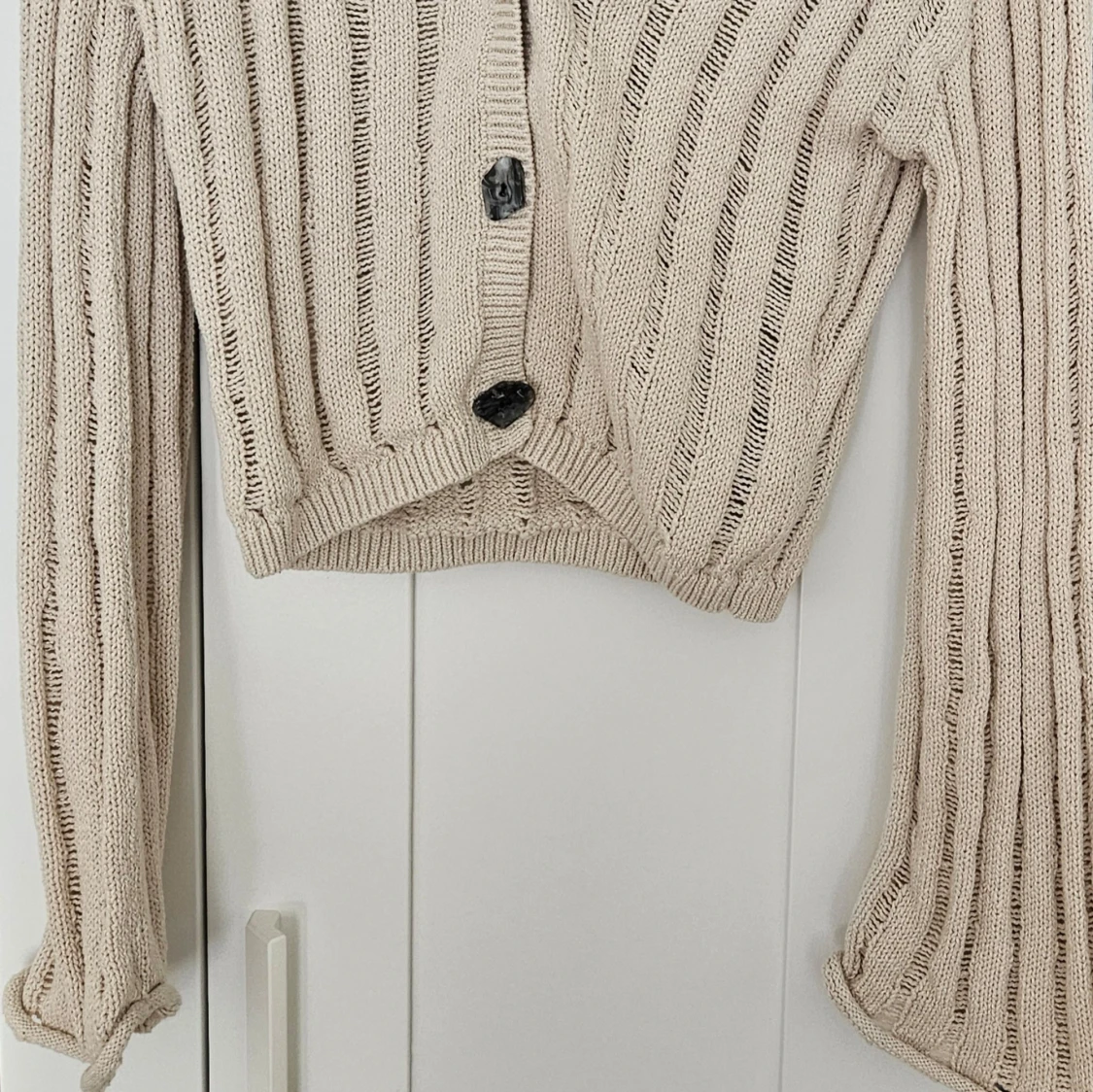 Beige croppad kofta från H&M - 1