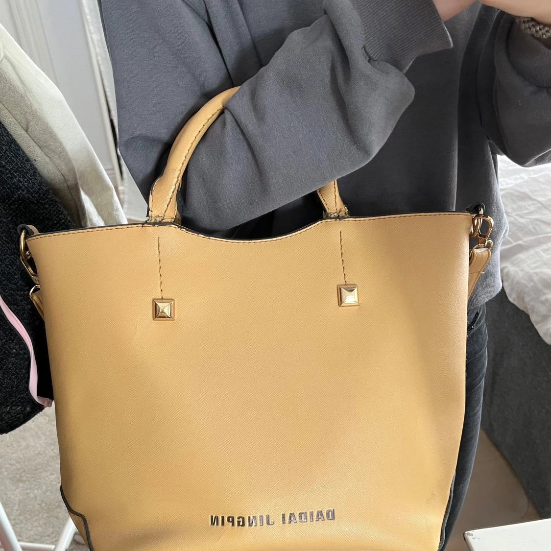 Beige handväska från DADALI SINGPIN