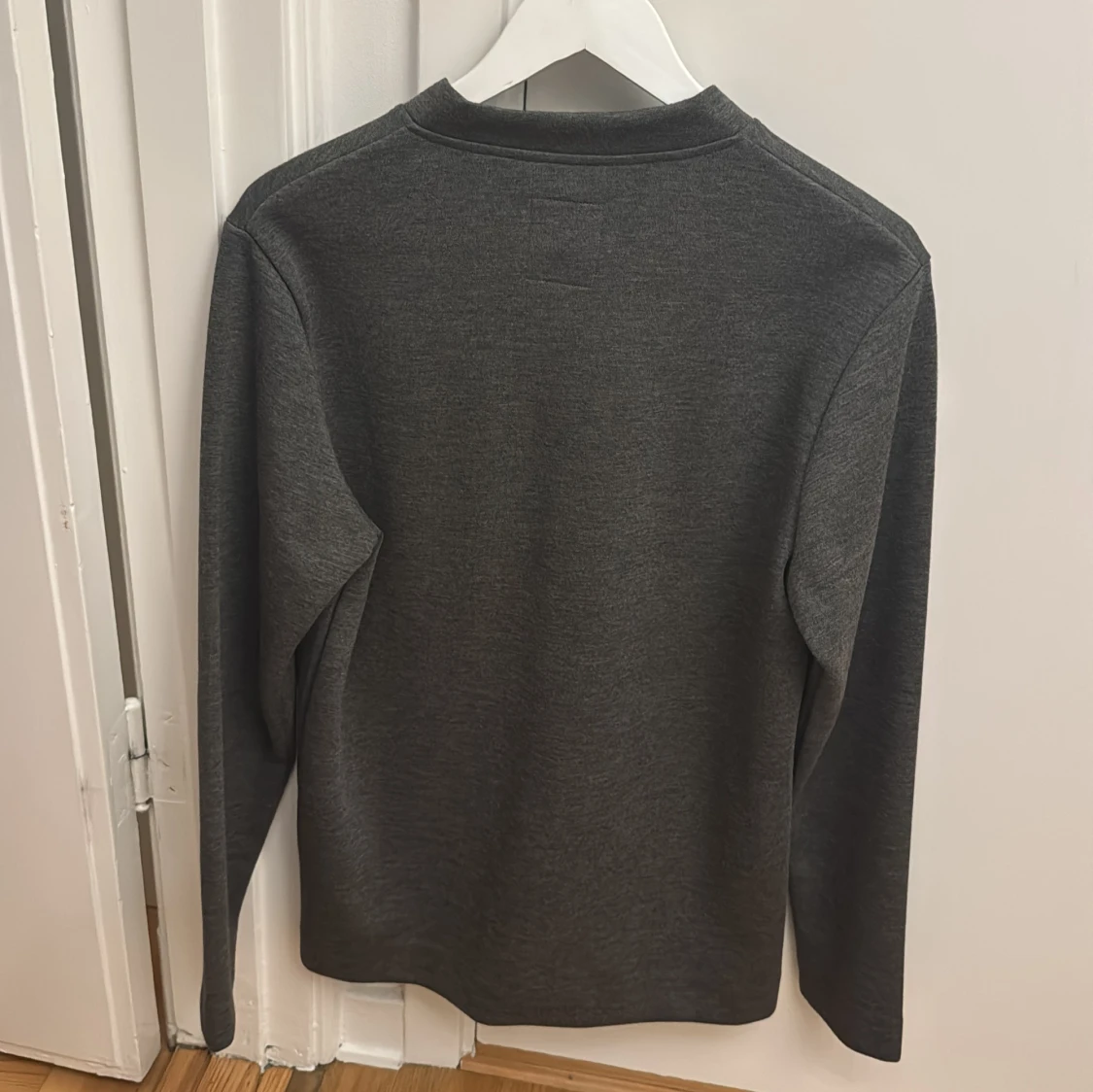 Mörkgrå zip-jacka från Elvine - 3