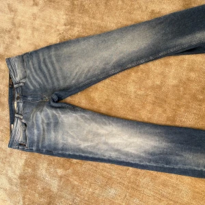 Jeans - Jack&Jones 34/34 - Säljer ett par feta jeans från Jack&Jones i storlek 34/34. Modellen är Slim Glenn.  Mycket bra skick!