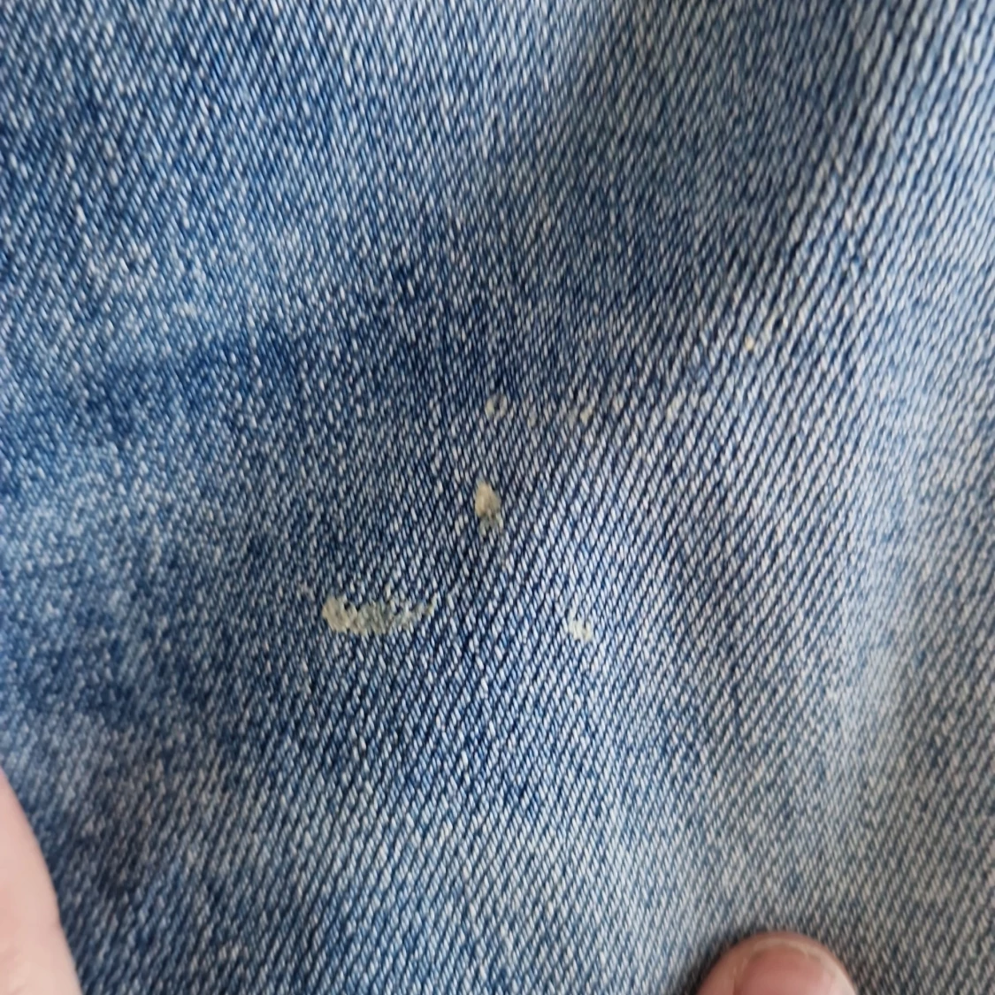 Blå bootcut jeans med slitning - 2