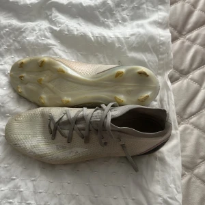 Adidas fotbollsskor  - Adidas fotbollsskor 
