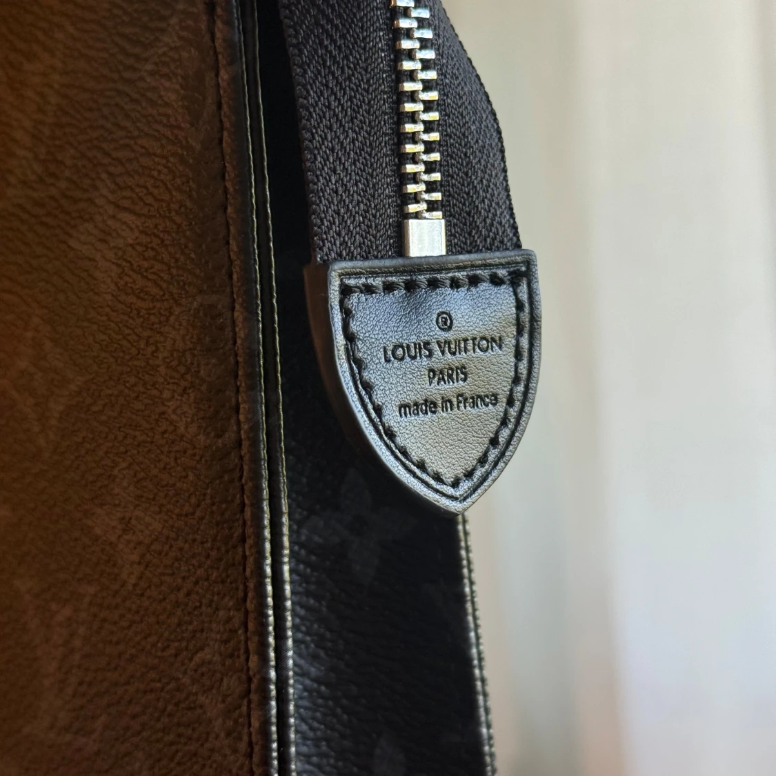  Louis Vuitton Pochette Voyage MM i Monogram Eclipse Canvas - 2