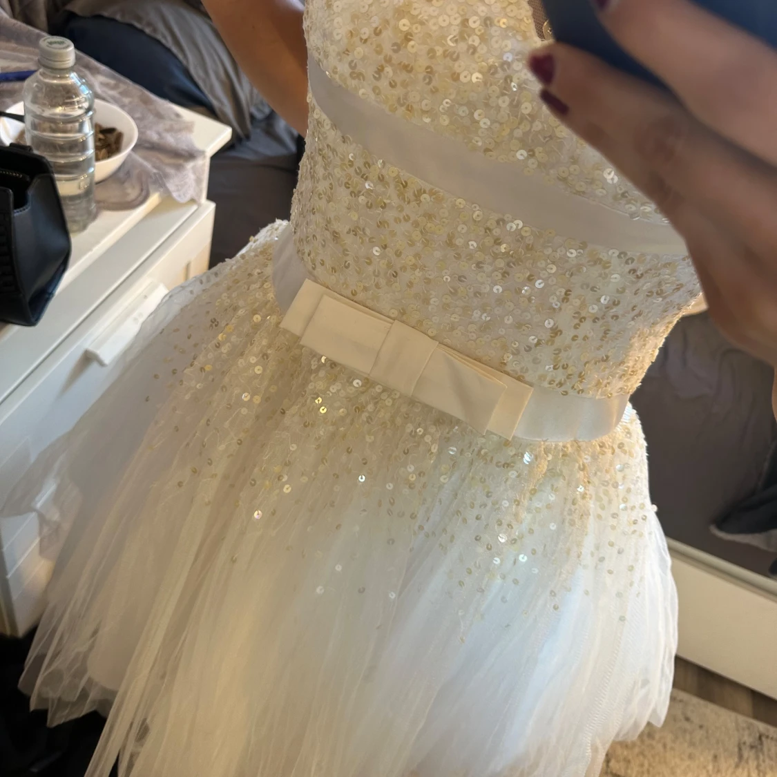 Vit paljettklänning med rosett från Sherri Hill - 2