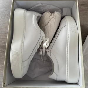 Arne skor  - Sprillans nya skor från Arne, säljer då jag köpte i två storlekar och inte vill skicka tillbaka pga tull