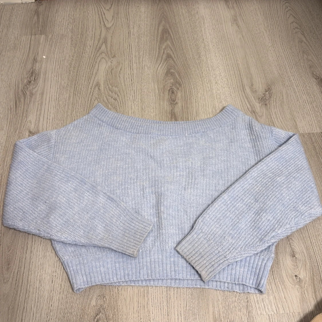 Ljuslila offshoulder stickad tröja från Divided - 1