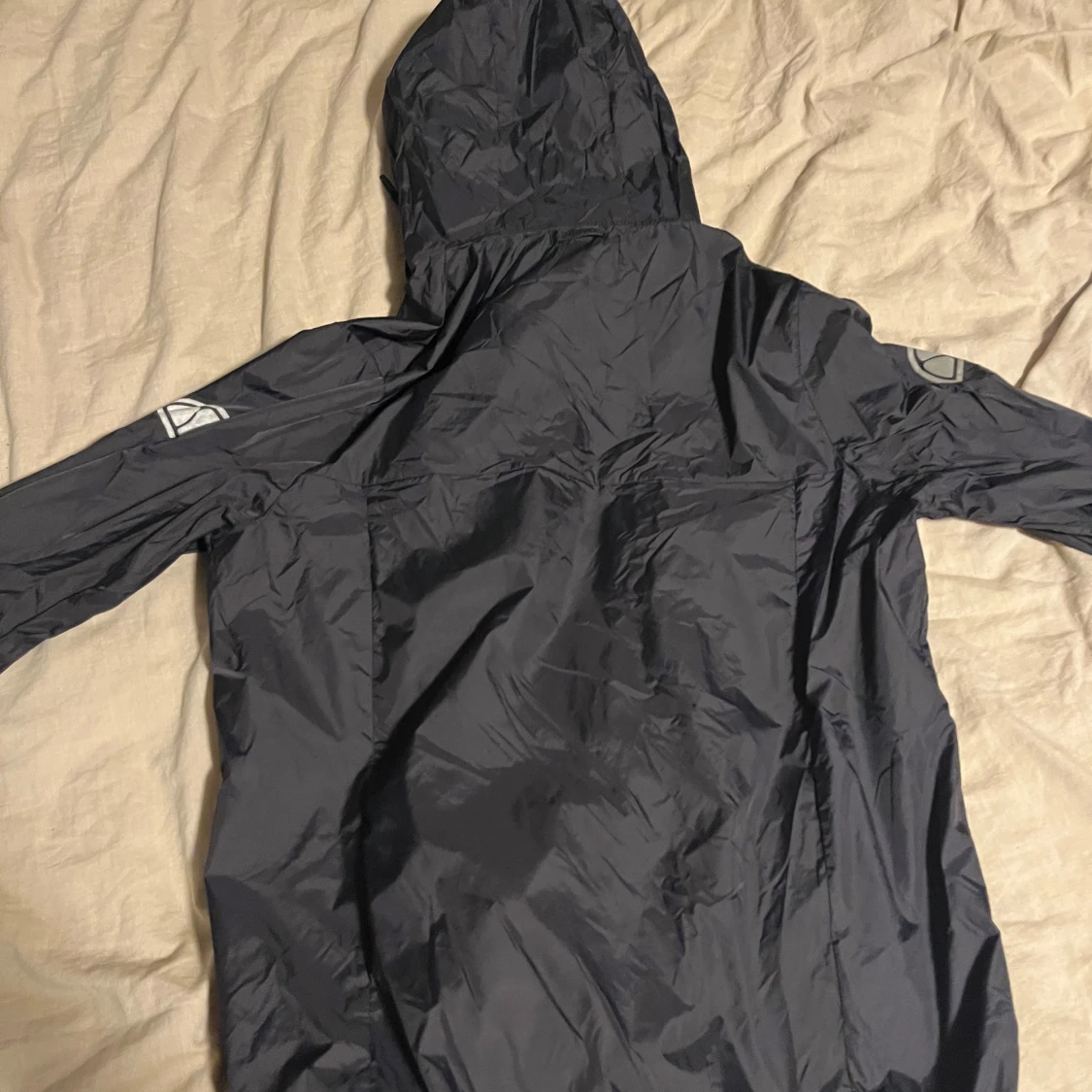 Svart vindjacka från Ellesse med huva - 2