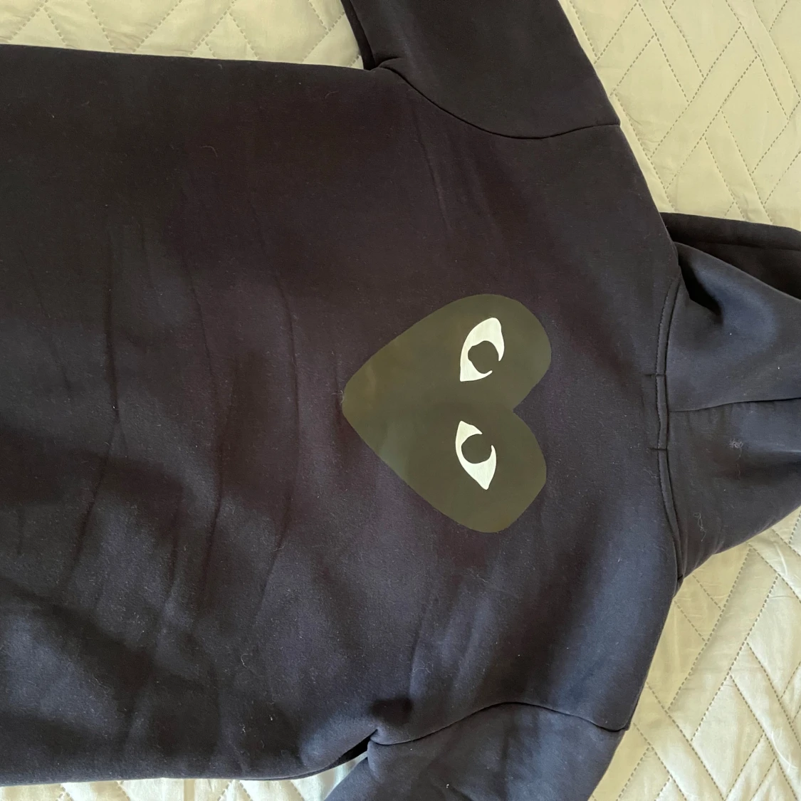 Svart hoodie från Comme des Garçons Play - 1