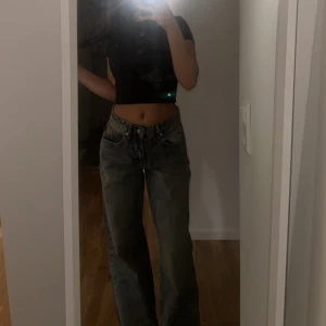 Jeans - Low waist jeans bara provade och säljer pga att dom är lite för stora 