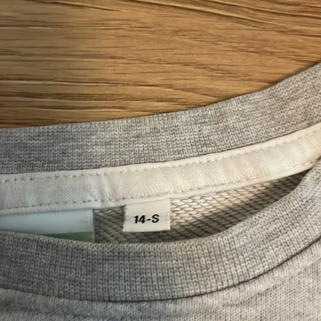 Ljusgrå sweatshirt från BOSS - 3