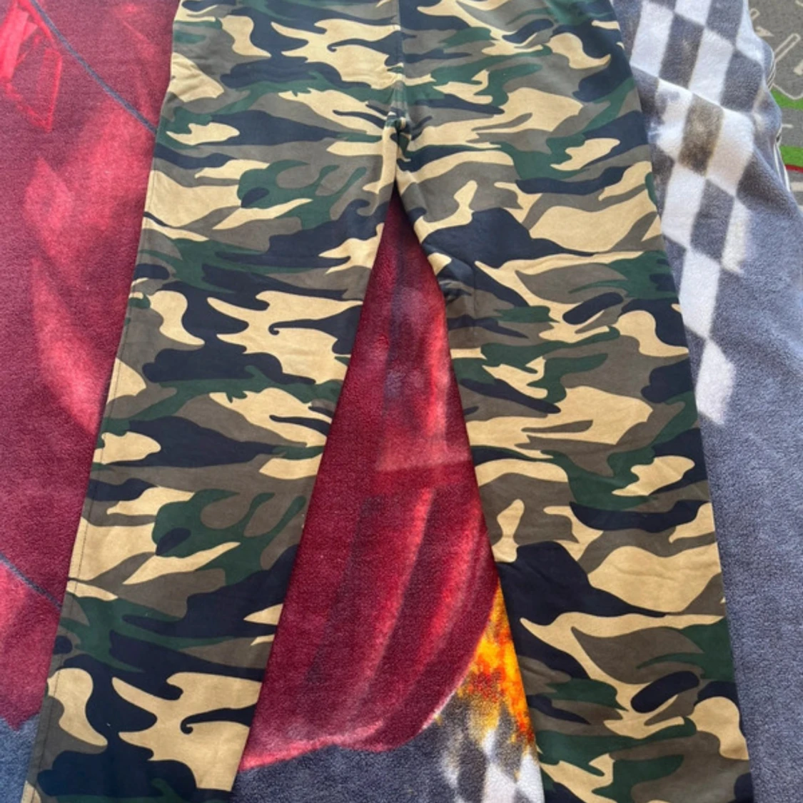 Cargopants i camouflage från RENSANHE - 2