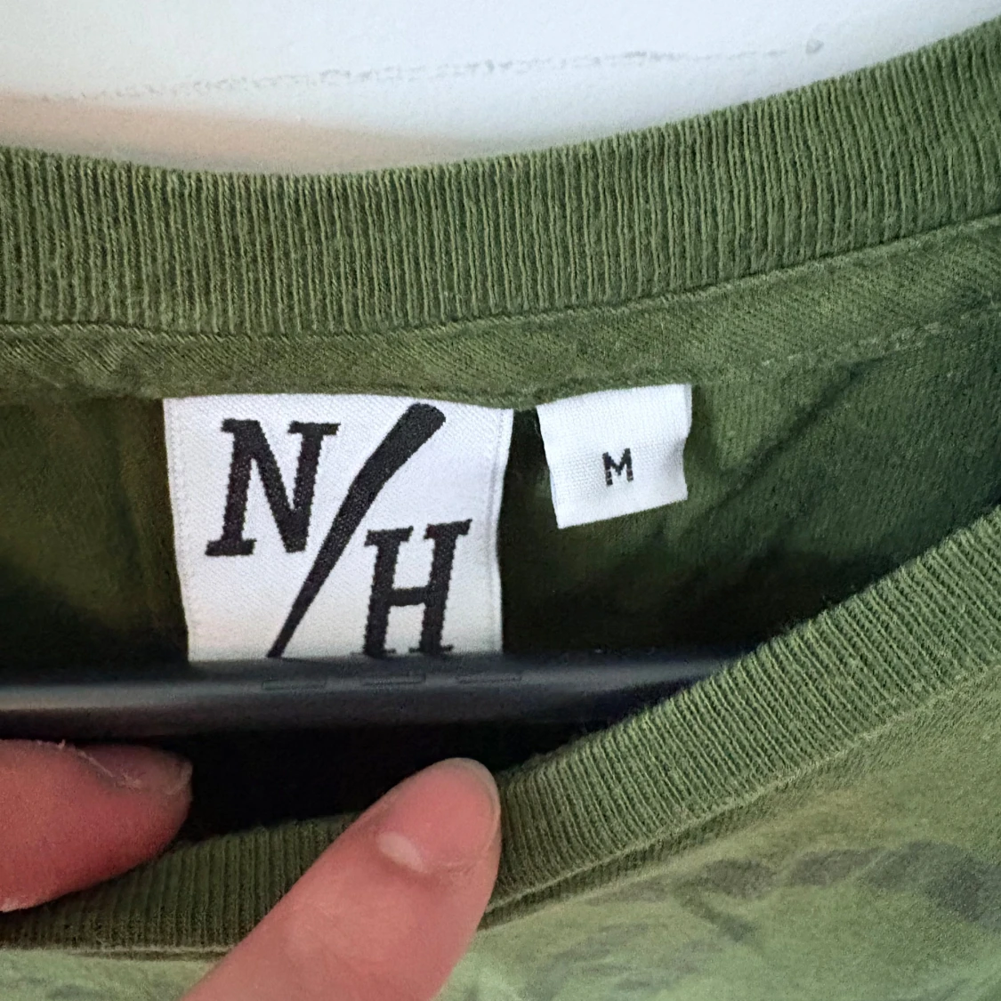 Grön t-shirt från N/H med tryck - 2