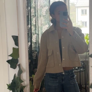 Kappa från Zara - Jättefin kappa nu till våren! Lite nopprig under armarna men det går att noppra bort! Annars superfin!