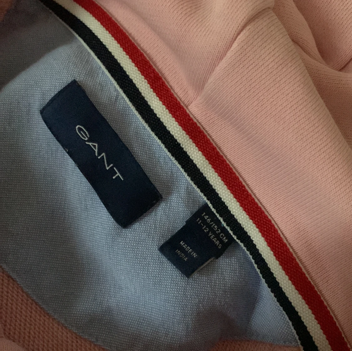 Ljusrosa hoodie från GANT - 2