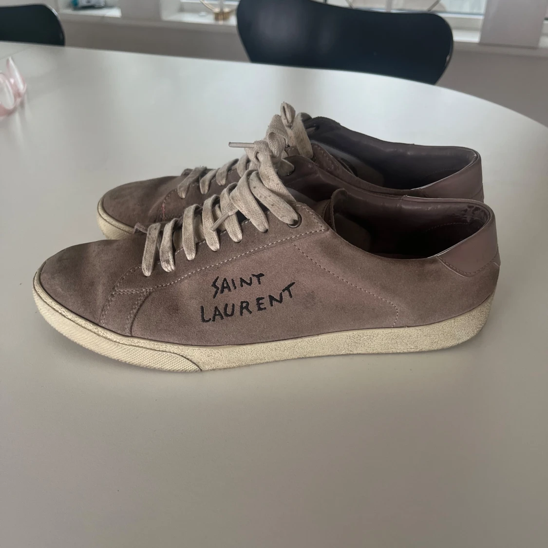 Beige Saint laurents