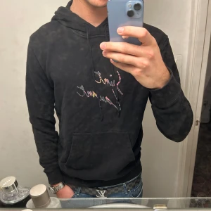 Saint Laurent hoodie - Sällsynt hoodie från Saint Laurent✅                                                                Priset kan diskuteras👉                                                      (smutset/fläckarna på bilden är på spegeln inte tröjan)