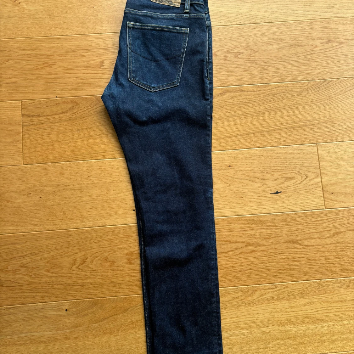 Mörkblå jeansbyxor från Crocker - 1