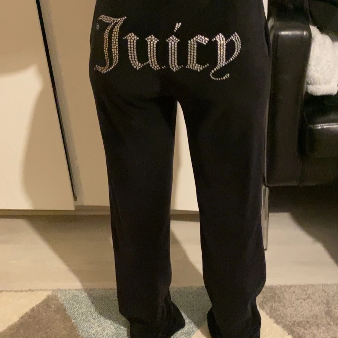 Svarta mjukisbyxor från Juicy Couture - 1