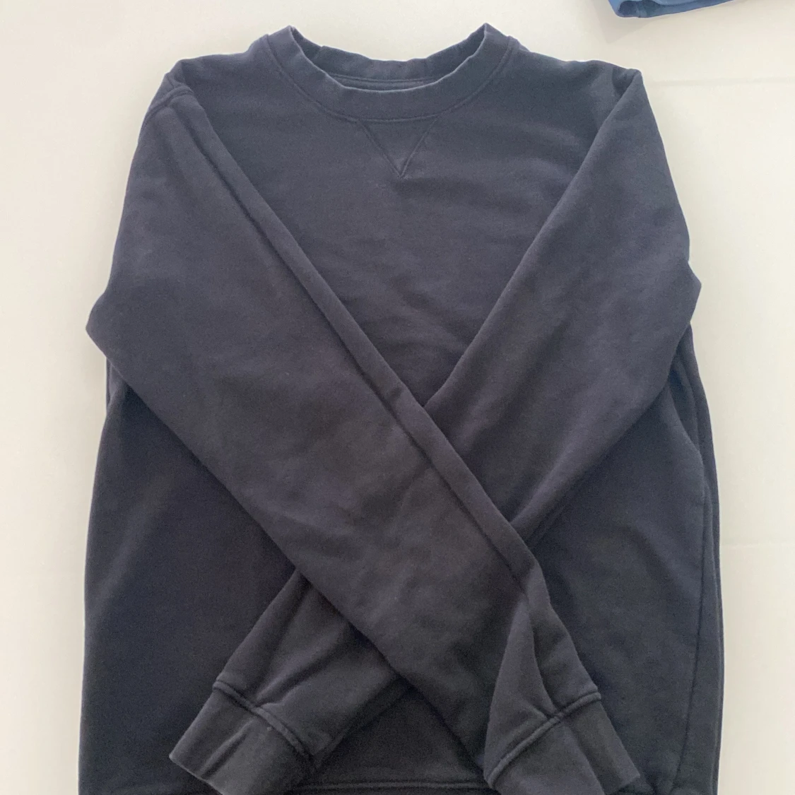 Basic crewneck tröjor i svart och blå - 1