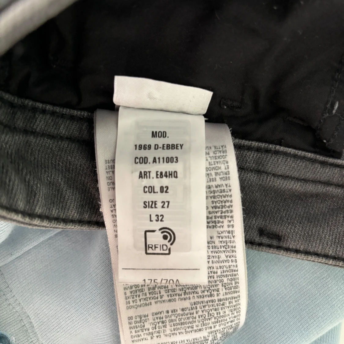 Gråa Lågmidjade Diesel Jeans - 2