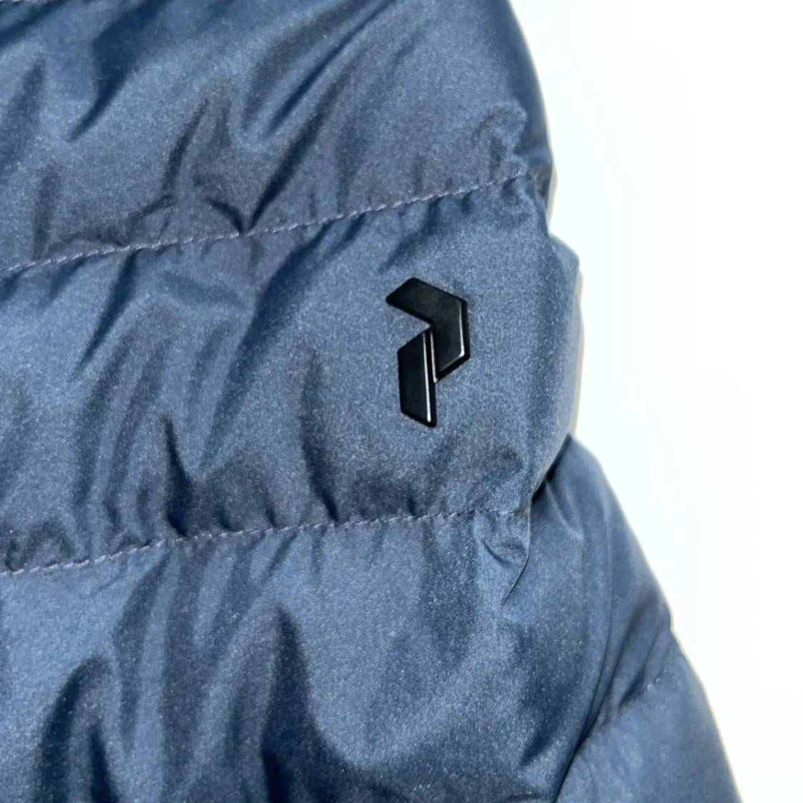 Svart dunjacka med huva från Peak Performance - 2