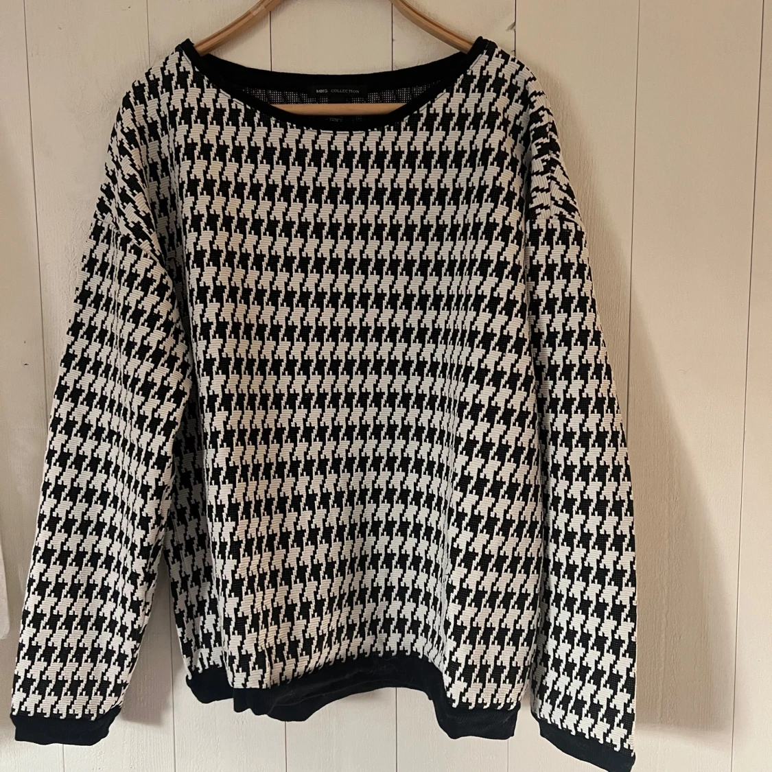 Svartvit rutig tröja
