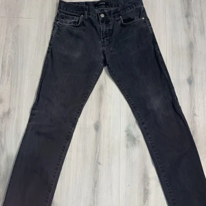 J.Lindeberg jeans - Hej. Säljer nu dessa as feta j.lindeberg jeans som har en perfekt färg och passar till allt!